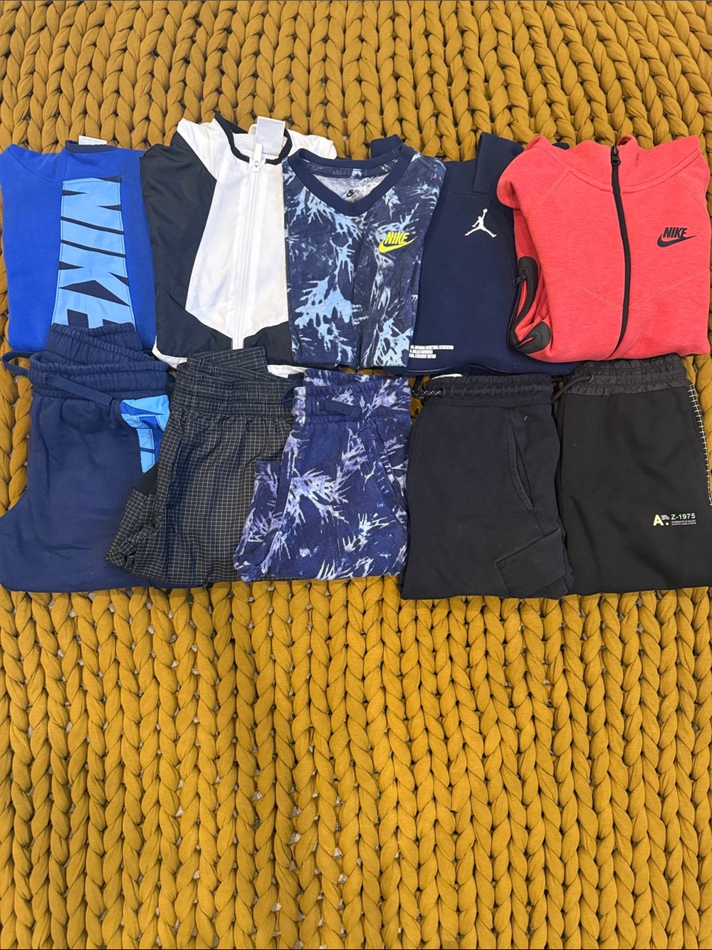 Boys Nike Bundle - Size Small (8)
